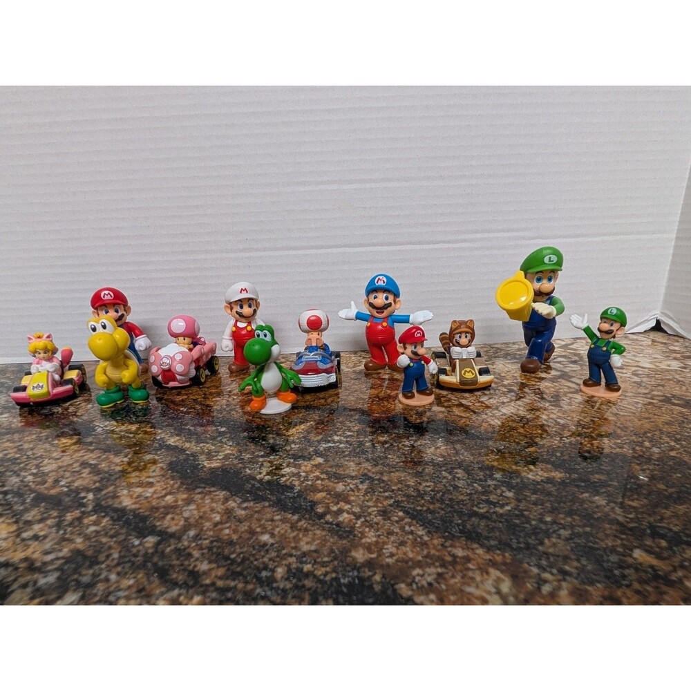 RARE Mario Kart Hot Wheels Raccoon &.Figure/Car Lot